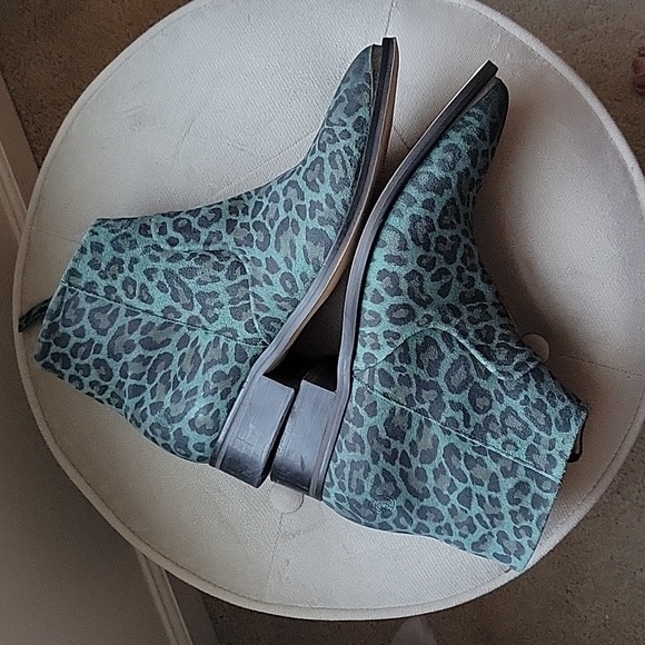 Sneaky Steve dark green leopard booties size 9 - Picture 5 of 8